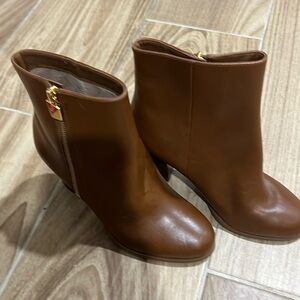 Michel Kors booties : never worn